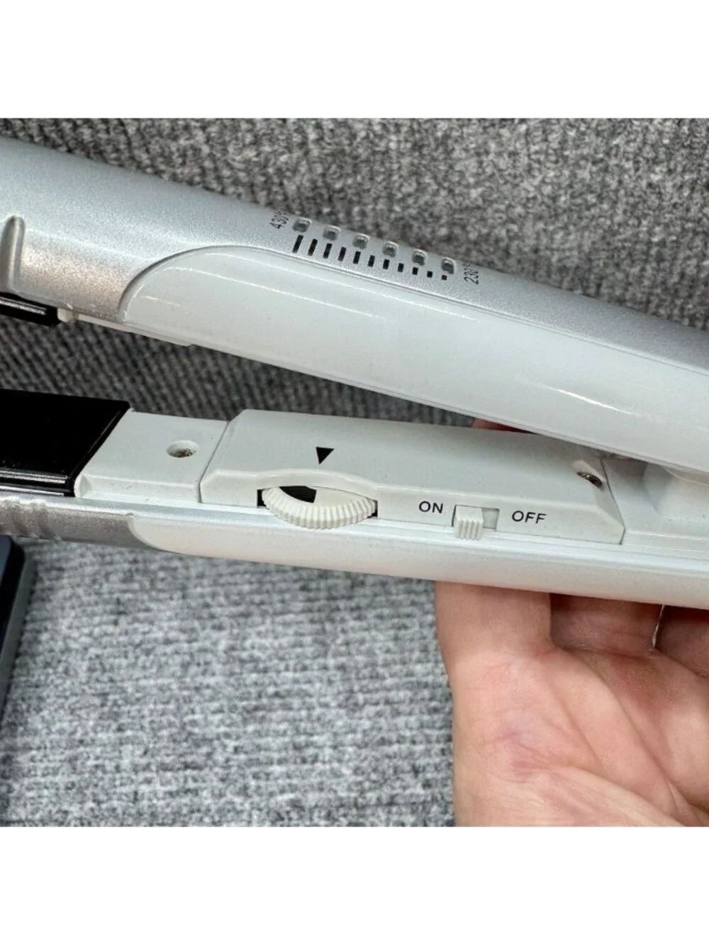Zoe Professional Flat Iron Hair Straightener 1” 230-430F Silver White ZPRO0803